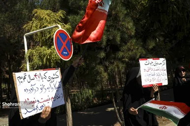 گزارش تصویری | تشکیل بزرگترین زنجیره انسانی جان فدا توسط مردم و دانشجویان مشهدی در دانشگاه فردوسی