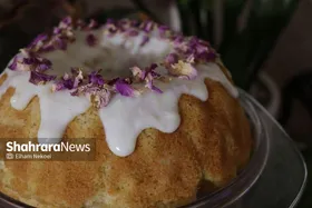 طرز تهیه کیک هل&zwnj; و گلاب با سس مخصوص + عکس
