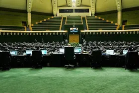 وزیر اقتصاد در صحن علنی مجلس شورای اسلامی حاضر می&zwnj;شود