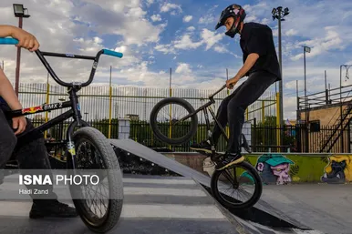 گزارش تصویری | ورزش‌های خیابانی؛ دوچرخه سواری BMX در جنوب تهران