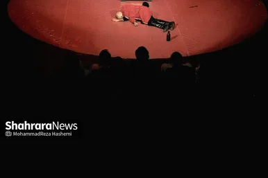 عکس‌هایی از نمایش «آداب شکار روباه»؛ از سایه شاه تا سایه قتل در مشهد