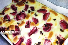 طرز تهیه کیک توت&zwnj;فرنگی با مارمالاد و کرم کاستارد + عکس