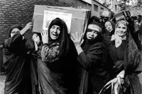 از دلمه‌های خانگی تا امدادگری؛ در کتاب «مجاهدت‌های ماندگار» | روایت نقش بی‌بدیل زنان خراسان در جنگ تحمیلی هشت‌ساله
