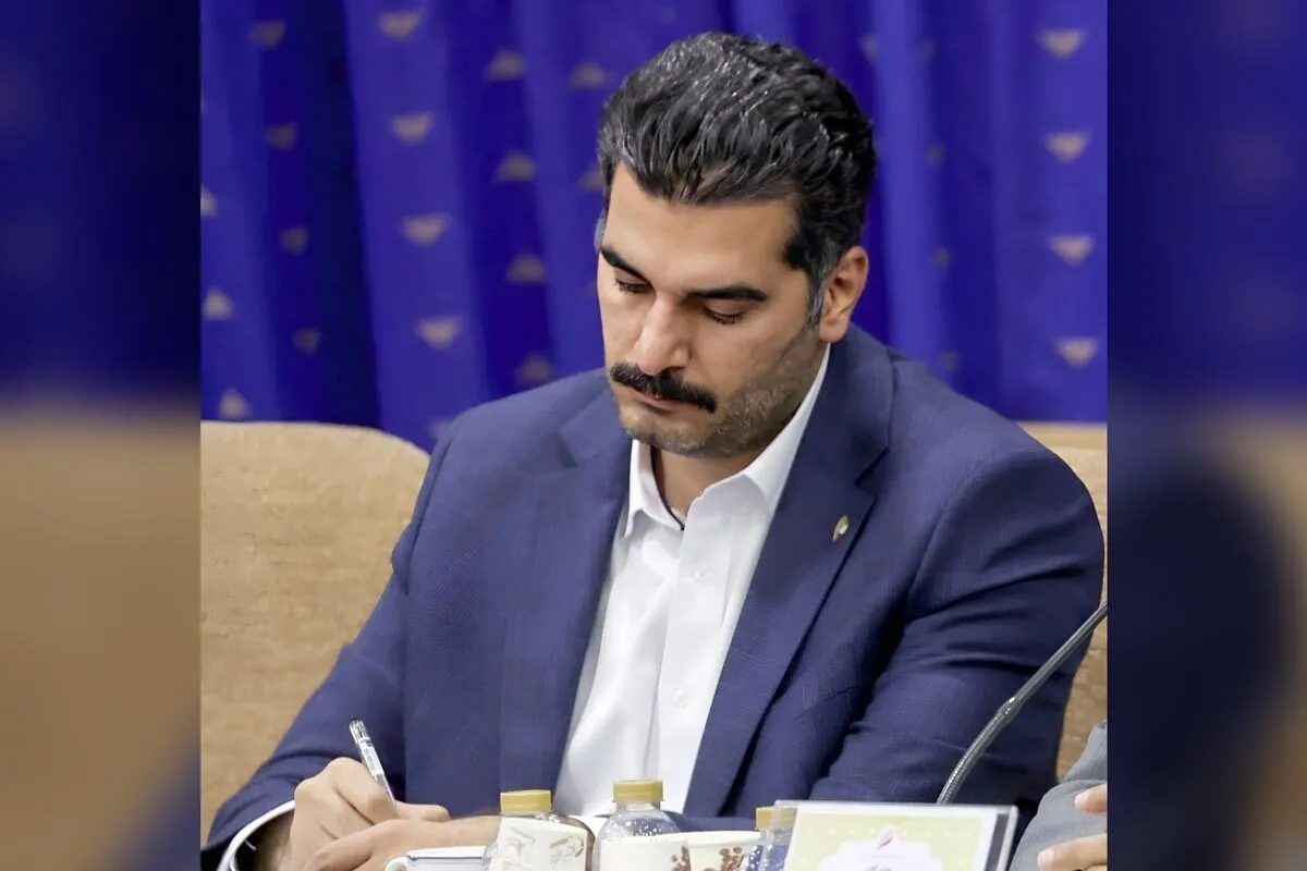 رد ادعای حقوق ۲۰۰ میلیون تومانی رئیس امور اطلاع‌رسانی دولت | احمدنیا: از خضریان شکایت می‌کنم