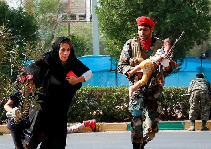 انتشار فیلمی جدید از حمله تروریستی به رژه نیرو‌های مسلح در اهواز (۱۸+)