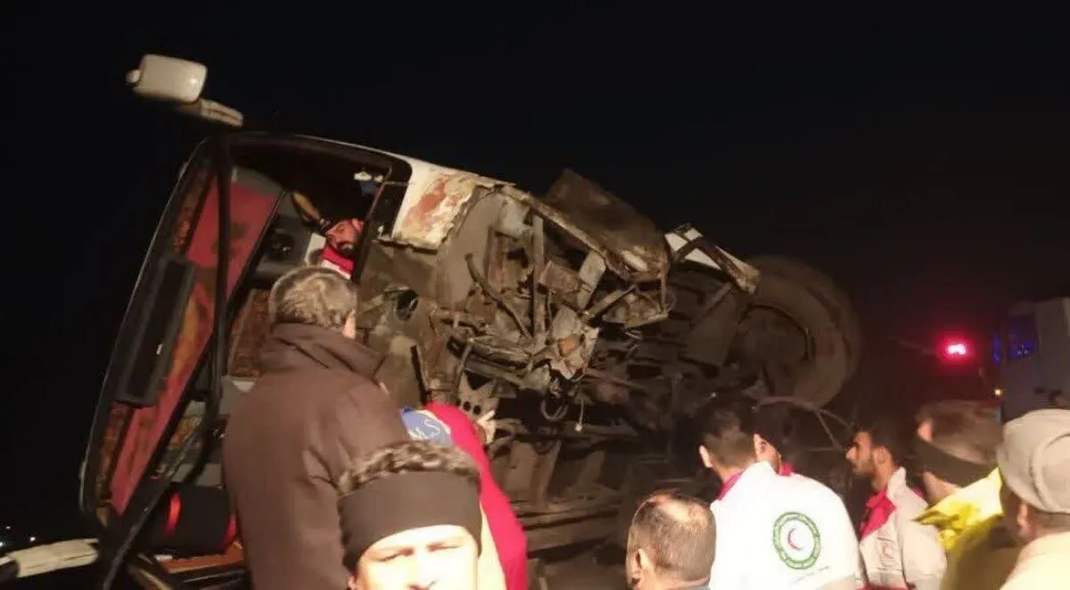 واژگونی اتوبوس در مسیر تهران ـ مشهد با ۱۲ مصدوم (۱۳ دی ۱۴۰۴)