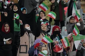 قلعه&zwnj;نویی: بهترین جای استادیوم را به بانوان بدهید