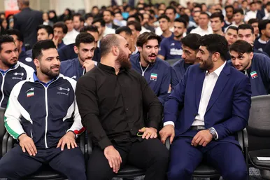 عکس‌هایی از دیدار مدال‌آوران ورزشی و علمی با رهبر انقلاب (۲۸ مهرماه ۱۴۰۴)