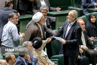 عکس‌هایی از رئیس جمهور در جلسات رای اعتماد وزرای پیشنهادی
