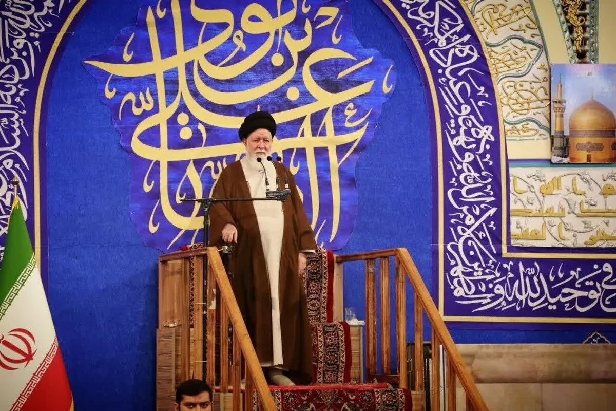 آیت‌الله علم‌الهدی: تسخیر سرزمین دل‌ها برای دشمن مهم‌تر از فتح خاک است