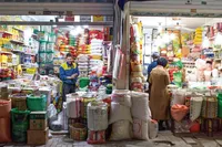 شلوغ‌بازار مشهد، همچنان شلوغ و پرهیاهو | بازار همدلی ایرانی‌ها و افغانستانی‌ها
