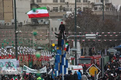 گزارش تصویری حضور باشکوه مردم مشهد در راهپیمایی ۲۲ بهمن - ۲