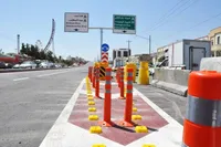 نصب تجهیزات ترافیکی و خط‌کشی در تقاطع غیرهمسطح خیام مسیر شمال به جنوب