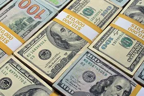 دلارهای خانگی در مسیر صرافی&zwnj;ها| دلار حدود ۲۰۰۰ تومان ارزان شد