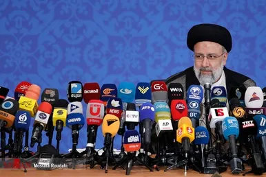 تصاویری از لحظه ثبت نام رئیس جمهور شهید در انتخابات ریاست جمهوری ۱۴۰۰