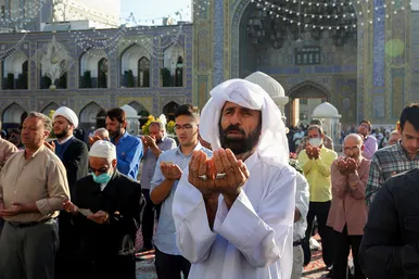 نماز عید قربان در حرم مطهر رضوی