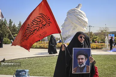 گزارش تصویری | تشکیل بزرگترین زنجیره انسانی جان فدا توسط مردم و دانشجویان مشهدی در دانشگاه فردوسی