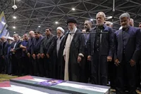 اقامه نماز رهبر معظم انقلاب بر پیکر شهید اسماعیل هنیه، رئیس دفتر سیاسی جنبش حماس + فیلم