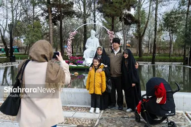 گزارش تصویری | گردشگران نوروزی در آرامگاه فردوسی