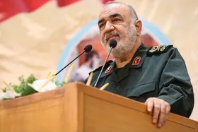 فرمانده کل سپاه: هرگز میدان را ترک نخواهیم کرد