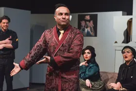 هیاهویی در خانه&zwnj;ای مجلل | درباره نمایش کمدی شایعات که این روز&zwnj;ها روی صحنه پردیس تئاتر مستقل رفته است