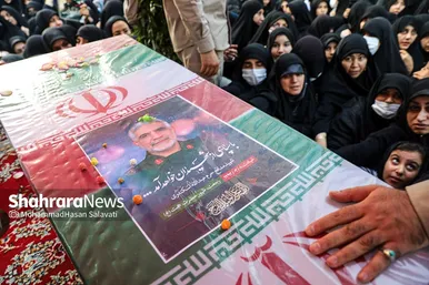 تشییع پیکر مطهر ۵ شهید مدافع حرم در مشهد