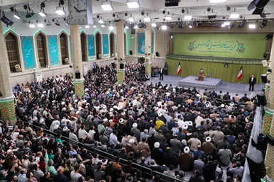 گزارش تصویری | دیدار هزاران نفر از مداحان و ستایشگران اهل بیت(ع) با رهبر انقلاب اسلامی