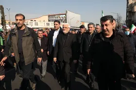عارف: دغدغه دولت و همه نظام حل مشکلات اقتصادی است