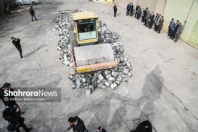 گزارش تصویری | مراسم امحای بیش از ۱۸۰۰ ماینر‌ غیرمجاز کشف‌شده در مشهد