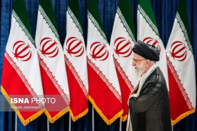 عکس‌هایی از حضور رهبر معظم انقلاب در شعبه اخذ رأی چهاردهمین انتخابات ریاست‌جمهوری