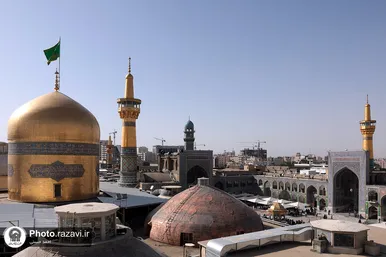آیین تعویض پرچم گنبد حرم حضرت معصومه(س) و امام رضا (ع) به مناسبت آغاز دهه کرامت