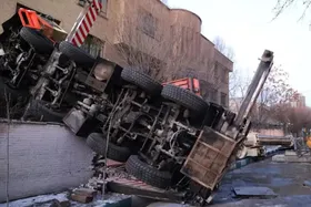 توضیحات آتش&zwnj;نشانی تهران درباره واژگونی جرثقیل ۱۱۰ تنی در بولوار آفریقا (۲ بهمن ۱۴۰۴)