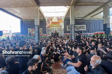 ظهر عاشورا در هیئت قندهاری‌های مشهد