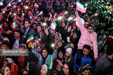 شادی مردم مشهد بعد از برد تیم ملی ایران ۲