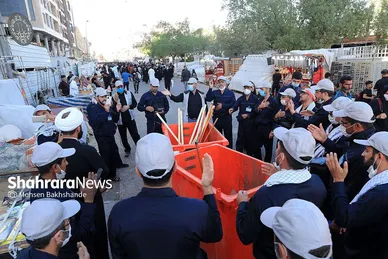 نظافت و رفت و روب معابر نجف اشرف توسط پاکبانان مشهدی در روز اربعین