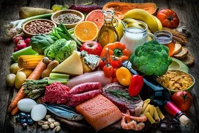 توصیه&zwnj;های طب سنتی برای تغذیه در فصل بهار