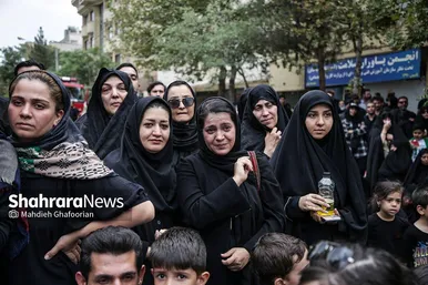آیین تعزیه خوانی و خیمه سوزان عاشورا در محله دندانپزشکان مشهد