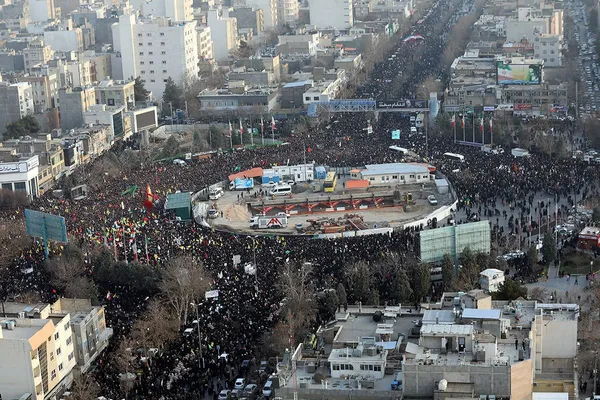 گزارش زنده از مراسم تشییع سردار سلیمانی در مشهد/ وعده ما با شهیدان مقاومت ساعت۱۴ میدان ۱۵خرداد مشهد