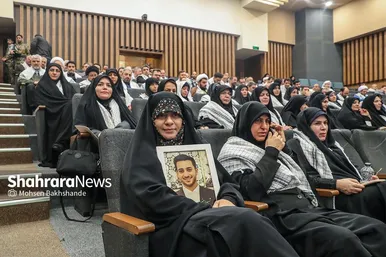 گزارش تصویری | بدرقه پیکر شهید گمنام دفاع مقدس در همایش سالیانه بسیجیان در مشهد