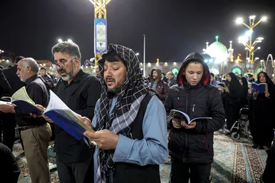 مراسم احیاء شب ۱۹ ماه رمضان در حرم مطهر رضوی