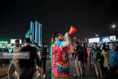 شادی مردم مشهد بعد از برد تیم ملی ایران