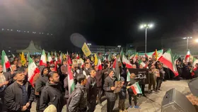 مشهدالرضا (ع) در &laquo;بیعت با نصرالله&raquo;| گزارش شهرآرانیوز از اجتماع مردمی &laquo;بیعت با نصرالله&raquo; در مشهد + ویدئو