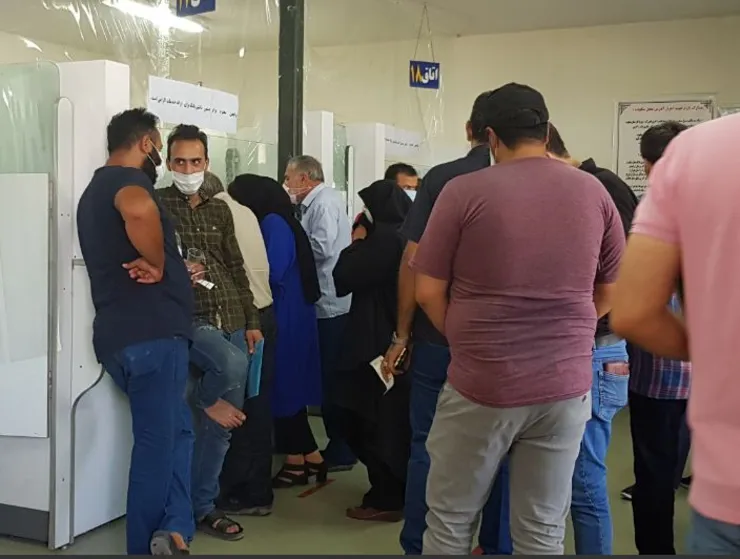 شهروند خبرنگار| عدم رعایت پروتکل های بهداشتی در مرکز تعویض پلاک خودرو