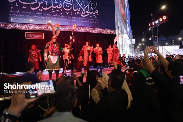 نجف، صحنه روایت مقاومت؛ هنرمندان مشهدی در موکب «خدام‌الحسین» به میدان آمدند+ فیلم و عکس