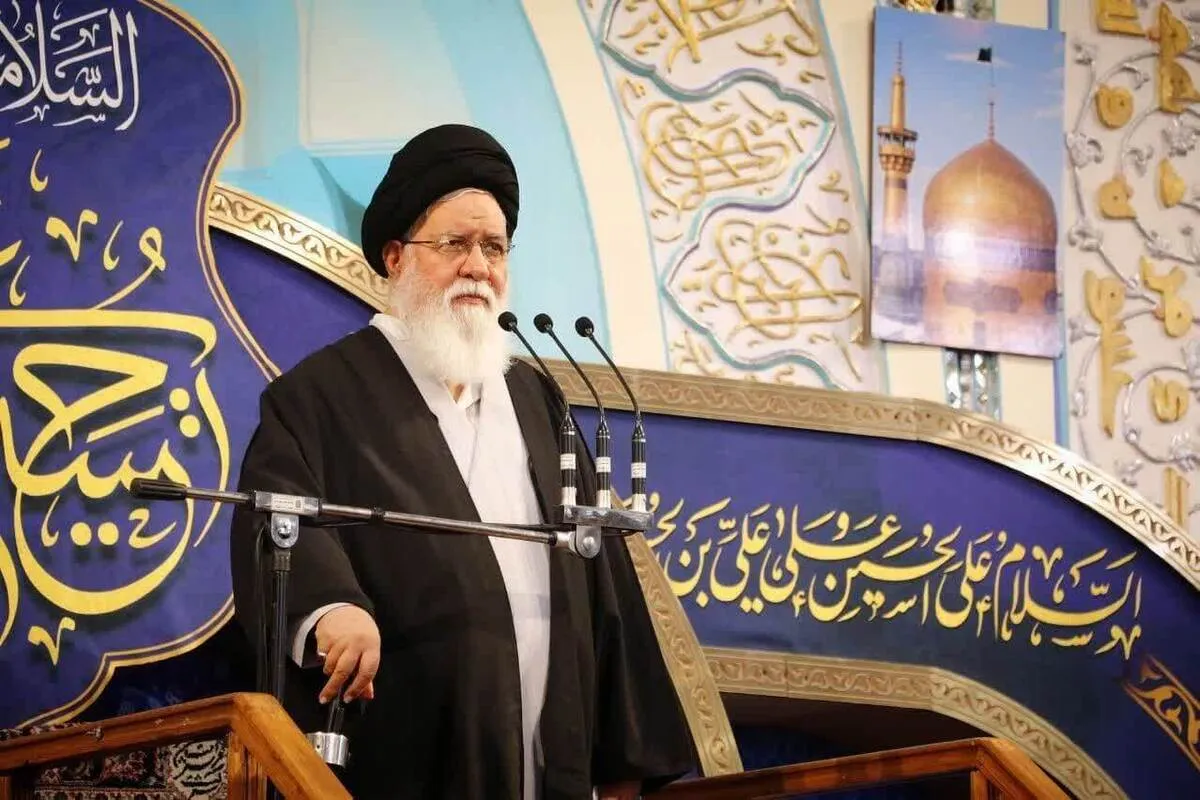 آیت‌الله علم‌الهدی: کاهش ارزش پول ملی و ترویج بی‌بندوباری، برنامه‌ای راهبردی دشمن است| سودجویی از دلار، مغایر با وجدان انقلابی
