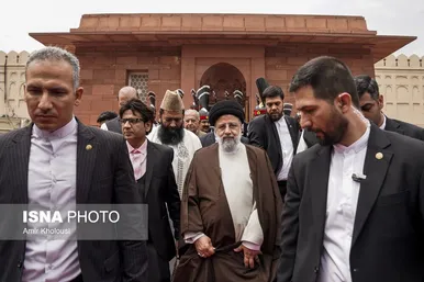 رئیسی به آرامگاه اقبال لاهوری رفت