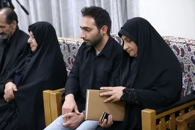 تصاویری از دیدار خانواده‌های شهدای شرارت اخیر رژیم صهیونیستی با رهبر معظم انقلاب