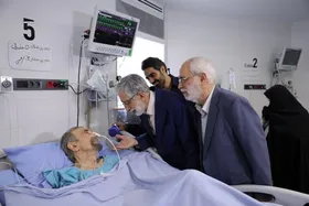 نمایندگان رهبر انقلاب از سیدعلی موسوی گرمارودی عیادت کردند + ویدئو