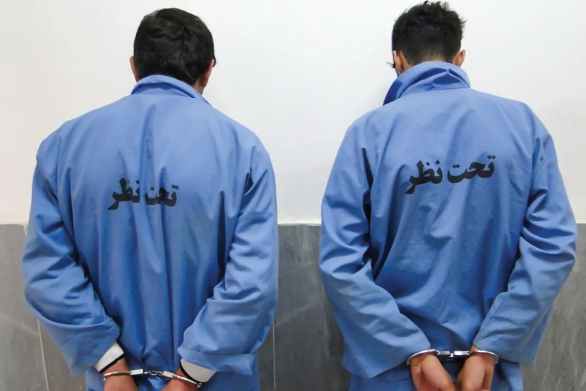 دستگیری ۲ موبایل قاپ، ۱۰ دقیقه پس از سرقت گوشی دختر جوان | ریزبینی زنانه سارقان را گرفتار کرد