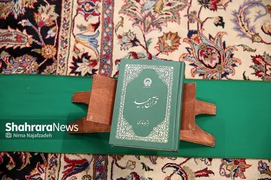 جزء خوانی قرآن کریم در حرم مطهر امام رضا (ع)